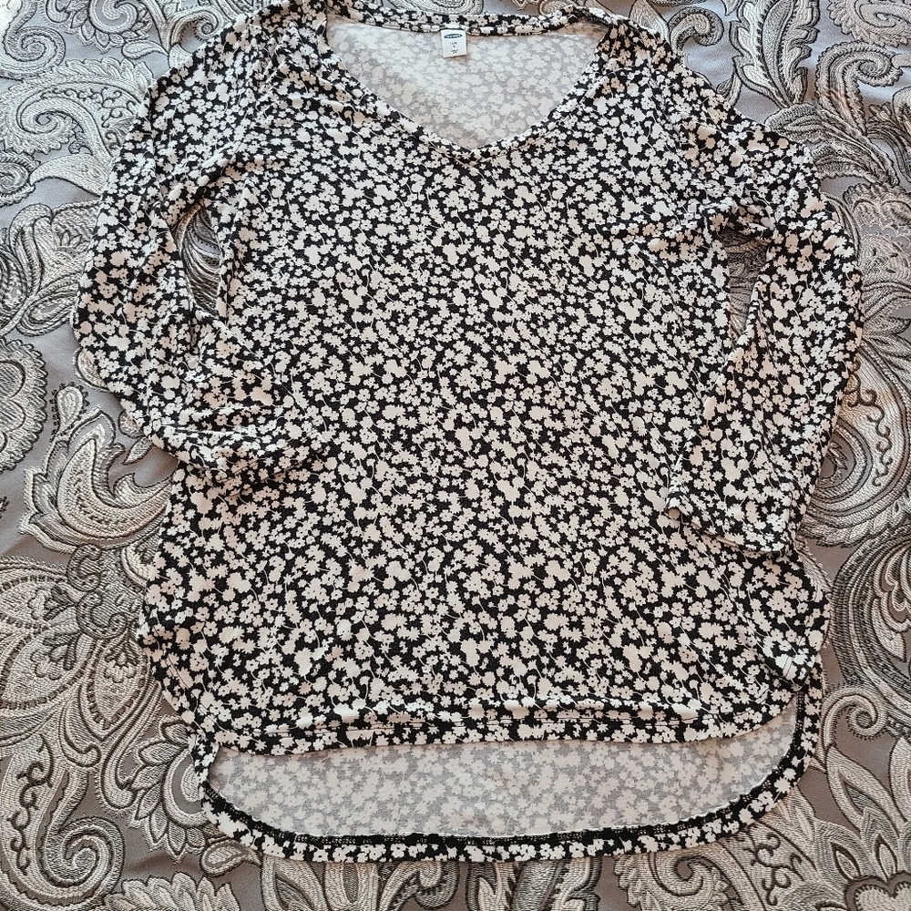 Old Navy Luxe Black and White Floral Shirt Small